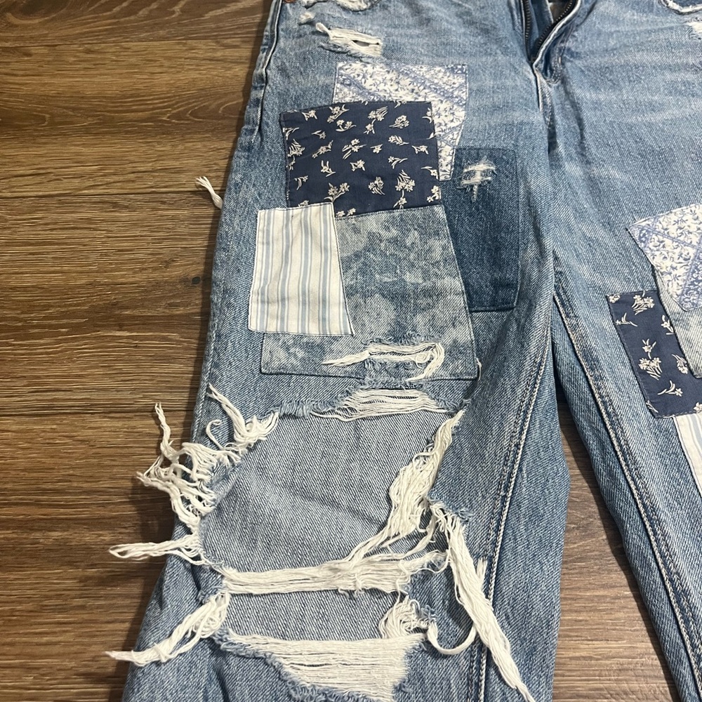 American Eagle patched jeans - Picture 3 of 5